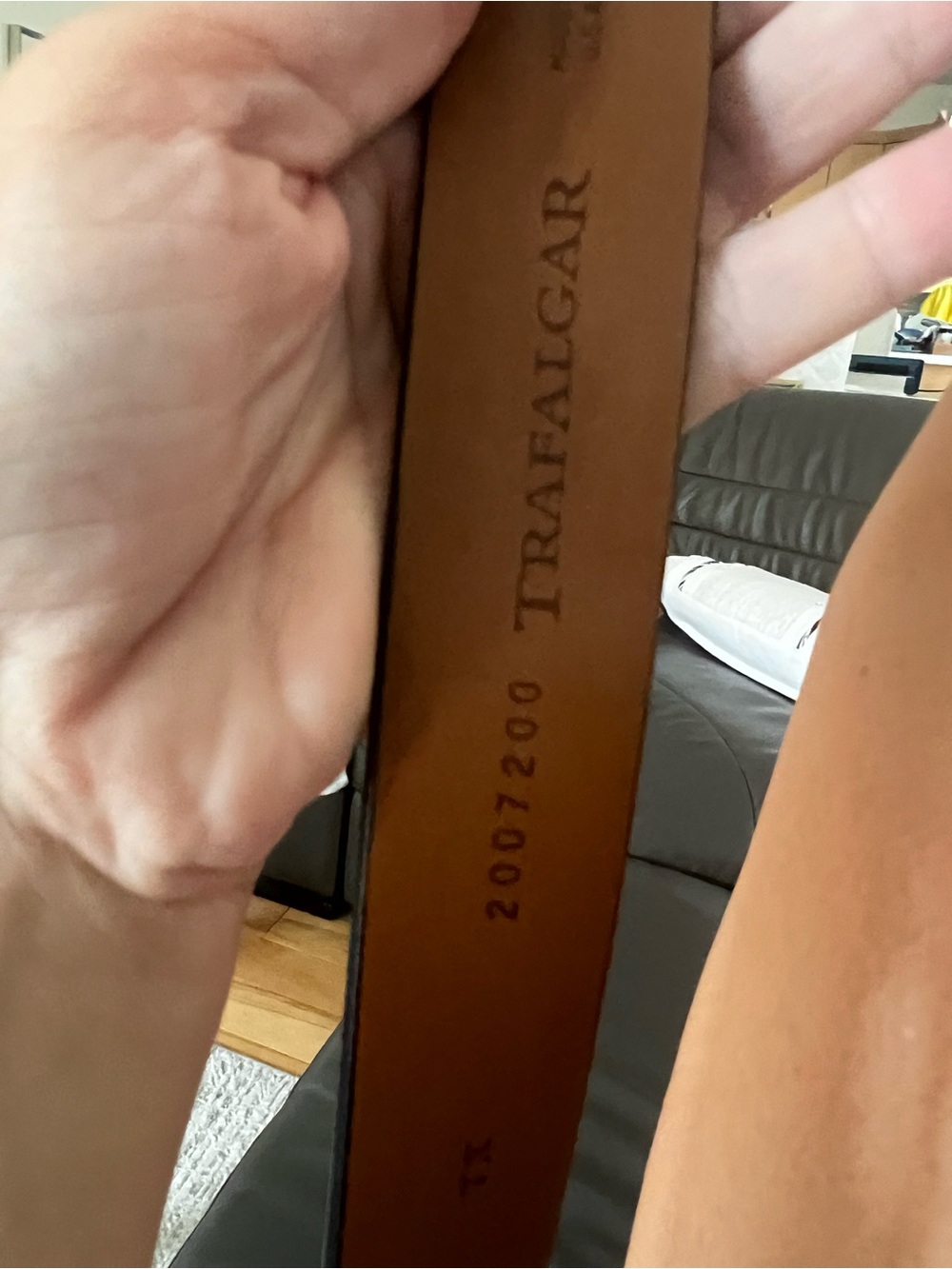 🆕Trafalgar men’s leather belt 44.5” l - Picture 2 of 4